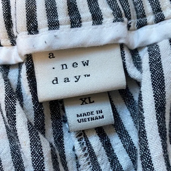 Women’s Elastic Waist Linen Striped Black and White Shorts - Picture 2 of 5